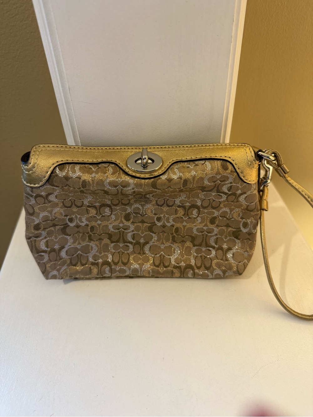 Coach Y2K Optic Lurex Signature Turnlock Wristlet Clutch Metallic Gold Vintage